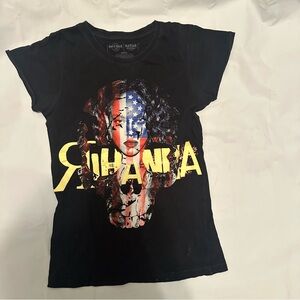 🎤🖤 Vintage Rihanna Graphic T-Shirt – Women’s Size Small 🖤🎤